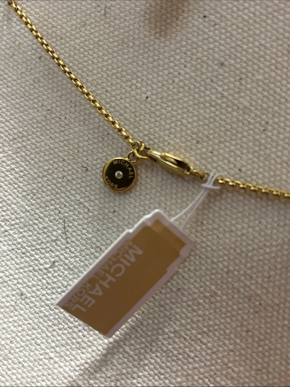 Michael Kors Gold-Tone Pearl Drop Y Necklace - Elegant Women’s Jewelry adj. - Picture 3 of 6